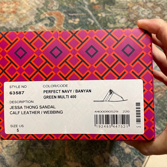 Tory Burch Flat Jessa Thong Sandal NIB Size 5 Perfect Navy Calf Leather - Picture 3 of 6